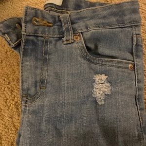 Girls Distressed Levi Jeans